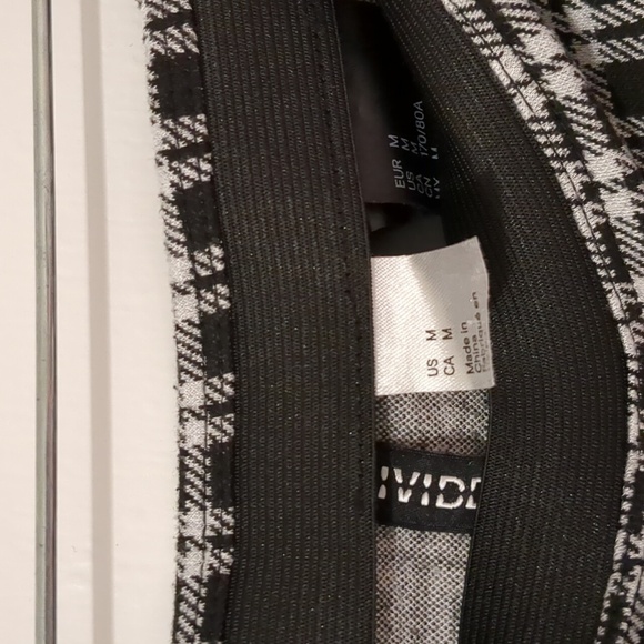 Comfy Stretchy Plaid Check Mini Skirt Slit Black and White Clueless M - Picture 3 of 4